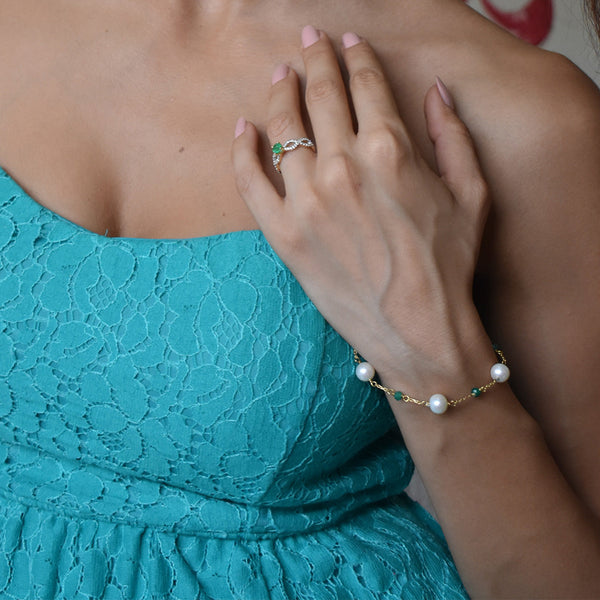 Pearl Bracelet with emeralds