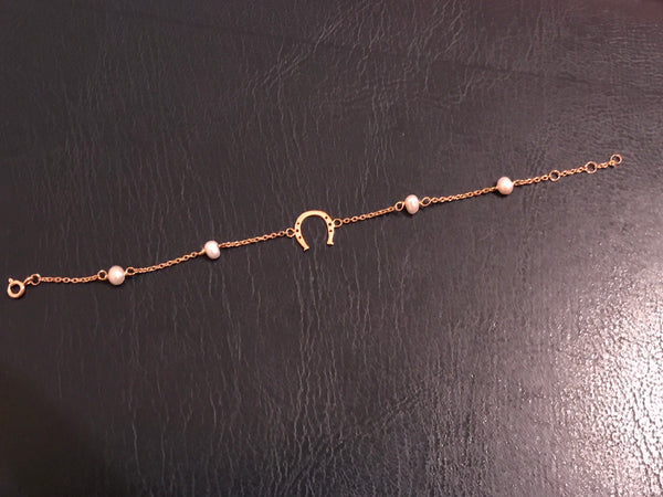 Horse-shoe with Pearls