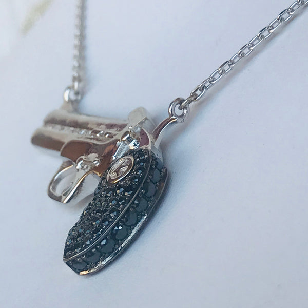 Gunshaped necklace 2