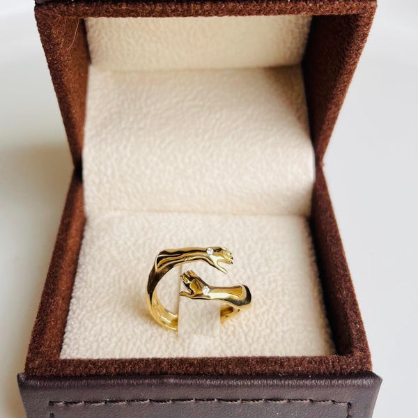 Hug Ring Diamonds