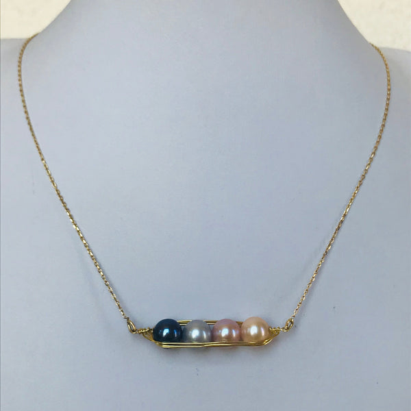 Four pearls necklace